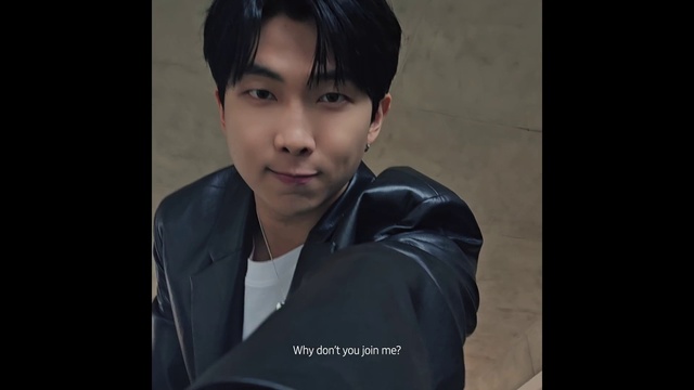Video Reference: Forehead, Eyebrow, Flash photography, Jaw, Sleeve, Gesture, Collar, Eyelash, Black hair, Darkness