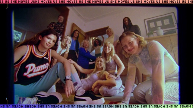 Video Reference: Smile, Flash photography, Happy, Leisure, Thigh, People, Picture frame, Friendship, Snapshot, Shorts