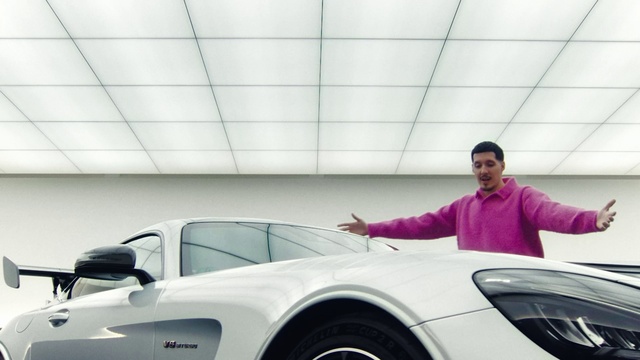 Video Reference: Tire, Wheel, Vehicle, Motor vehicle, Car, Hood, Automotive tire, Automotive lighting, Automotive design, Alloy wheel