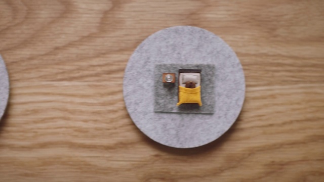 Video Reference: Jewellery, Gas, Circle, Electronic component, Cable, Lock, Fashion accessory, Wood, Circuit component, Metal