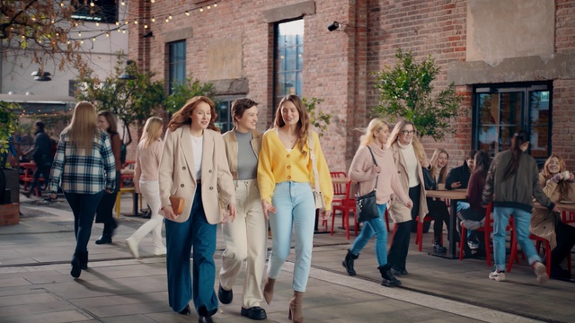 Video Reference: Footwear, Trousers, Window, Leisure, Thigh, Crowd, Tree, Fun, Event, Luggage and bags