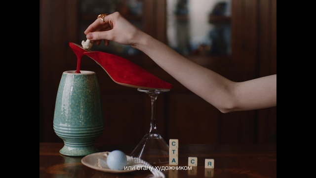 Video Reference: Tableware, Drinkware, Dishware, Serveware, Wood, Tints and shades, Drink, Human leg, Glass, Room