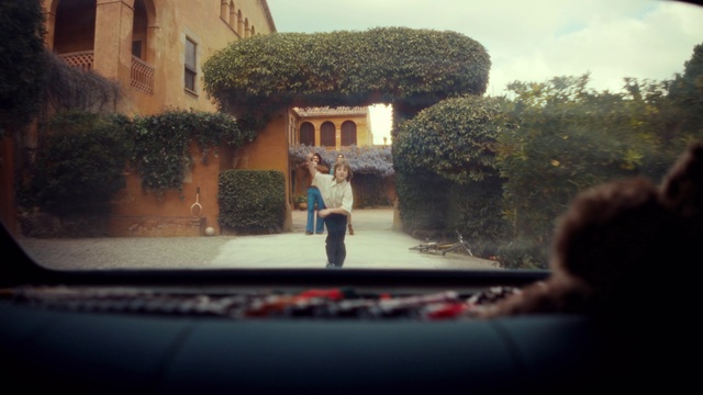 Video Reference: Plant, Window, Sky, Building, Automotive lighting, Road surface, Asphalt, House, Leisure, Road