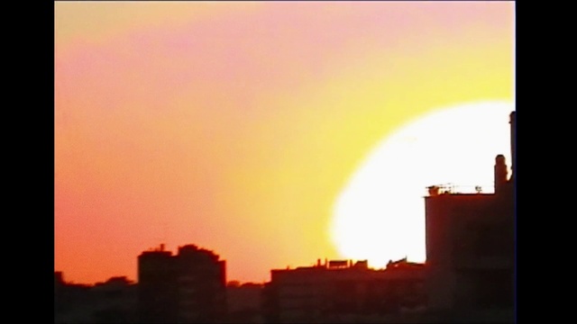 Video Reference: Sky, Atmosphere, Afterglow, Amber, Cloud, Orange, Dusk, Sunlight, Red sky at morning, Building
