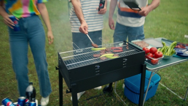 Video Reference: Jeans, Food, Green, T-shirt, Leisure, Plant, Fruit, Cooking, Outdoor grill, Churrasco food