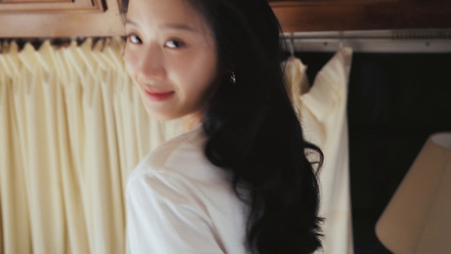 Video Reference: Nose, Lip, Eyebrow, Eye, Smile, Eyelash, Neck, Jaw, Gesture, Happy