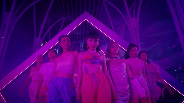 Video Reference: Purple, Performing arts, Violet, Pink, Entertainment, Music, Magenta, Visual effect lighting, Performance art, Music venue