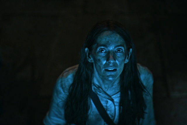 Video Reference: Flash photography, Art, Electric blue, Midnight, Event, Darkness, Fun, Performing arts, Wrinkle, Musician