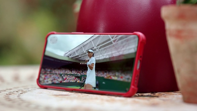 Video Reference: Gesture, Gadget, Communication Device, Rectangle, Magenta, Portable communications device, Display device, Mobile phone, Recreation, Art