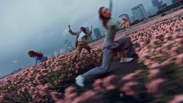 Video Reference: Sky, Leisure, Travel, Fun, Happy, People in nature, Event, Underwater, Crowd, Landscape