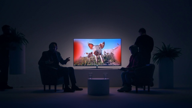 Video Reference: Art, Entertainment, Performing arts, Sky, Event, Electronic device, Display device, Chair, Magenta, Performance art
