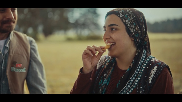 Video Reference: Lip, Smile, Flash photography, Happy, Gesture, Earrings, Cool, Fun, Travel, Sari
