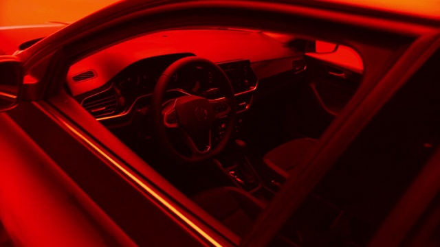 Video Reference: Wheel, Vehicle, Automotive lighting, Car, Automotive tire, Hood, Motor vehicle, Steering part, Automotive design, Steering wheel