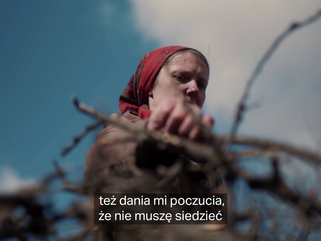 Video Reference: Sky, Cloud, Human body, Flash photography, People in nature, Happy, Plant, Twig, Travel, Adventure