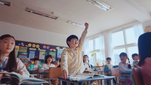 Video Reference: Table, Chair, Window, Leisure, Fun, T-shirt, Event, Recreation, Ceiling, Competition event