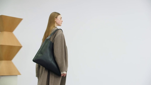 Video Reference: Sleeve, Waist, Street fashion, Grey, Bag, Fashion design, Blazer, Luggage and bags, Formal wear, Shoulder bag