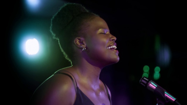 Video Reference: Microphone, Smile, Purple, Music artist, Flash photography, Music, Musician, Entertainment, Performing arts, Concert