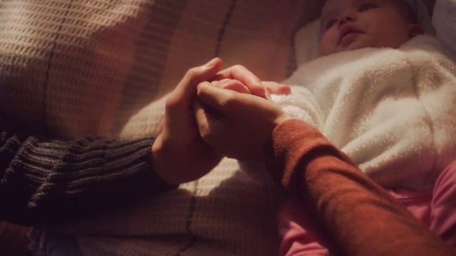 Video Reference: Skin, Hand, Mouth, Leg, Comfort, Human body, Gesture, Finger, Thumb, Elbow