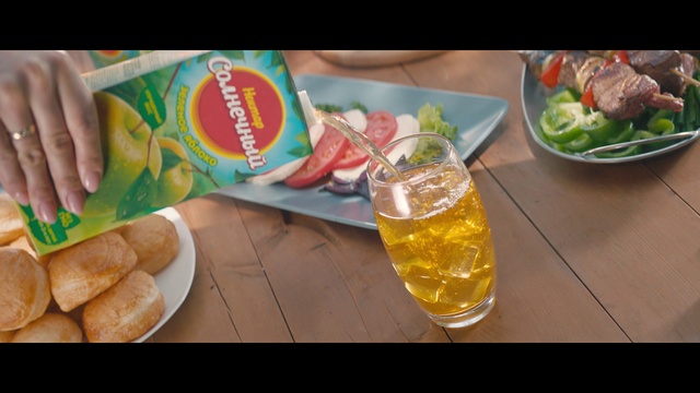 Video Reference: Food, Tableware, Liquid, Ingredient, Drinkware, Cuisine, Drink, Alcoholic beverage, Beer, Cocktail