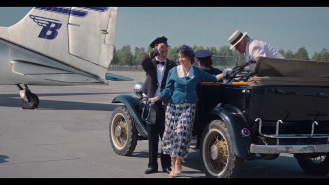 Video Reference: Wheel, Tire, Vehicle, Automotive tire, Motor vehicle, Automotive design, Car, Fender, Tread, Automotive exterior