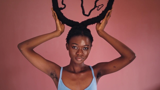 Video Reference: Hair, Face, Hand, Eye, Active tank, Organ, Human body, Undershirt, Neck, Flash photography