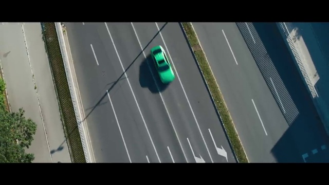 Video Reference: Traffic light, Automotive lighting, Automotive tire, Asphalt, Motor vehicle, Rolling, signaling device, Automotive design, Road, Automotive wheel system