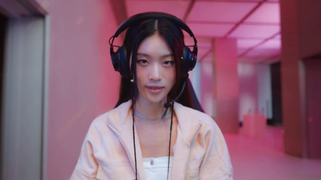 Video Reference: Hearing, Ear, Flash photography, Audio equipment, Gadget, Eyewear, Peripheral, Black hair, Technology, Headphones