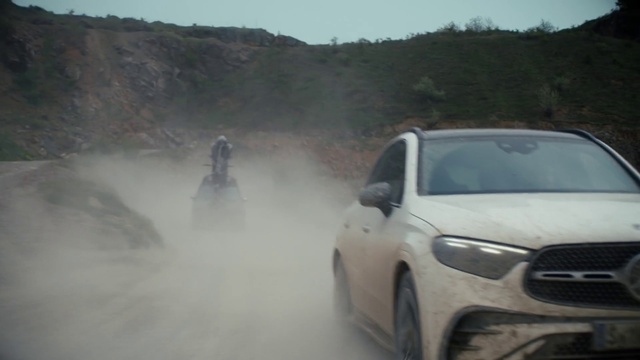 Video Reference: Tire, Wheel, Land vehicle, Vehicle, Car, Automotive tire, Automotive lighting, Hood, Automotive design, Motor vehicle