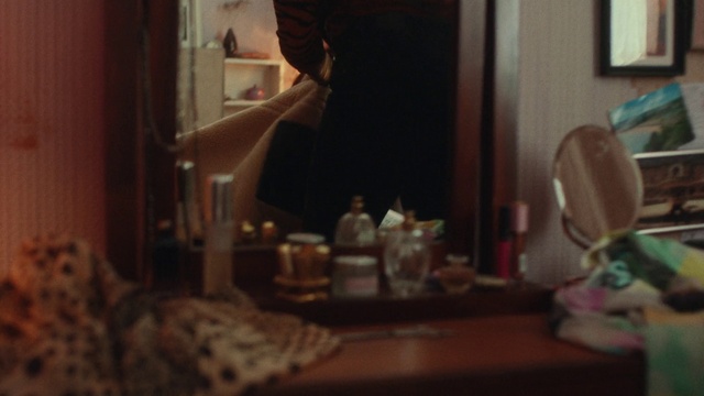 Video Reference: Wood, Comfort, Tableware, Fun, Room, Hardwood, Flooring, Sitting, Domestic short-haired cat, Fur