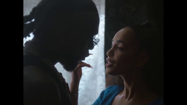 Video Reference: Flash photography, Eyelash, Gesture, Entertainment, Event, Midnight, Darkness, Jewellery, Electric blue, Performing arts