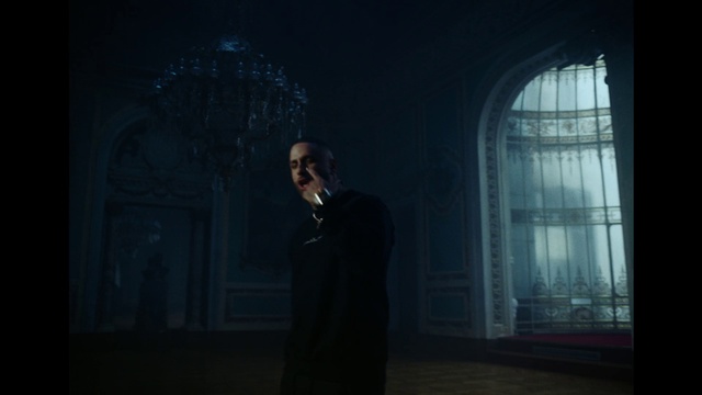 Video Reference: Flash photography, Coat, Sky, Suit, Tints and shades, Formal wear, Event, Darkness, Midnight, Backlighting