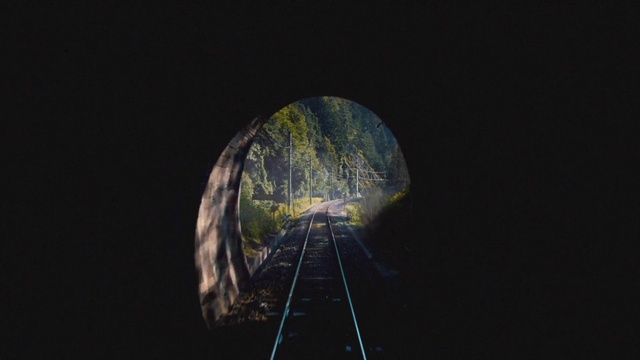Video Reference: Eye, Automotive lighting, Tunnel, Road surface, Tree, Circle, Road, Track, Glass, Electric blue