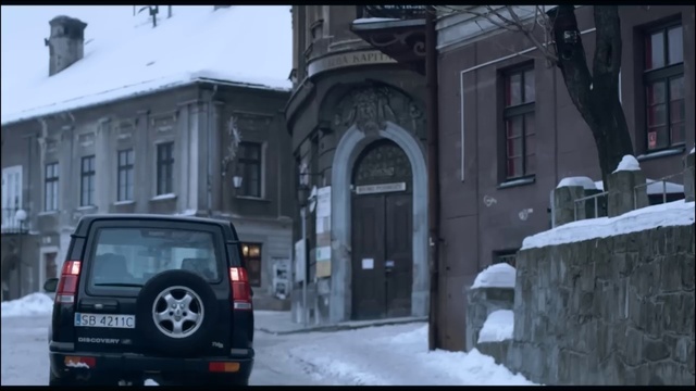 Video Reference: Land vehicle, Vehicle, Window, Snow, Building, Automotive tail & brake light, Automotive lighting, Car, Automotive tire, Vehicle registration plate