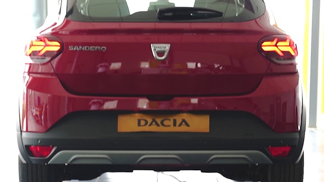 Video Reference: Automotive tail & brake light, Car, Vehicle, Motor vehicle, Automotive lighting, Automotive tire, White, Light, Green, Vehicle registration plate