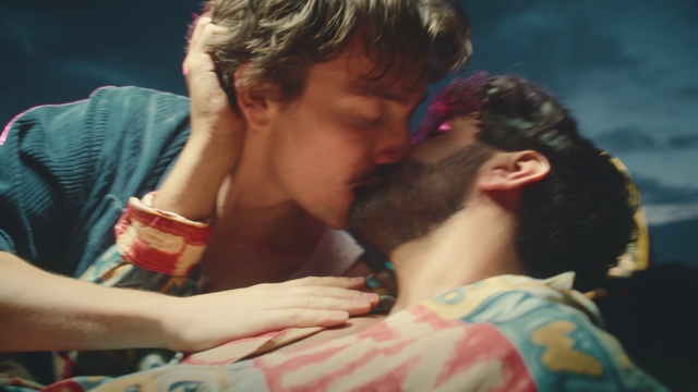 Video Reference: Mouth, Ear, Neck, Gesture, Happy, Interaction, Cool, Beard, Leisure, Fun