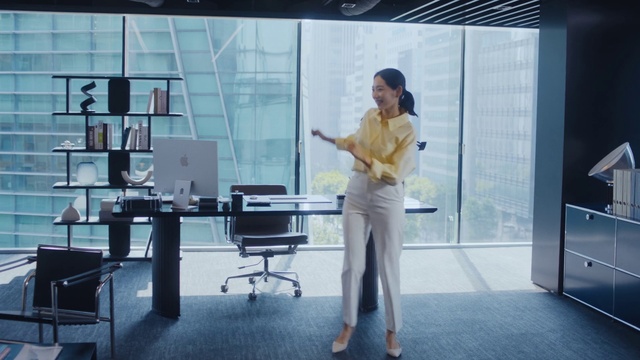 Video Reference: Standing, Interior design, Flooring, Event, White-collar worker, Job, Door, Luxury vehicle, Room, Audio equipment