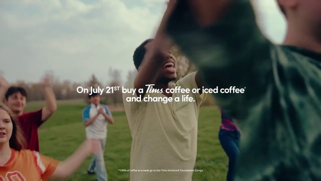 Video Reference: Sky, Sleeve, Happy, Gesture, People in nature, Shorts, Grass, Elbow, Knee, Street fashion