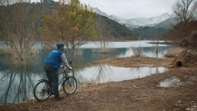 Video Reference: Bicycle, Water, Tire, Wheel, Sky, Bicycle wheel, Bicycles--Equipment and supplies, Mountain, Bicycle frame, Plant