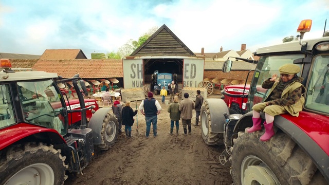 Video Reference: Clothing, Tire, Wheel, Cloud, Sky, Vehicle, Motor vehicle, Ecoregion, Automotive tire, Tread