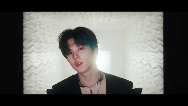 Video Reference: Chin, Eyebrow, Eyelash, Neck, Flash photography, Jaw, Sleeve, Black hair, Lipstick, Body jewelry