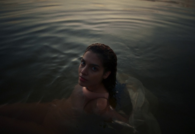 Video Reference: Water, Cloud, Arm, Shoulder, Sky, Flash photography, People in nature, Body of water, Sunlight, Happy