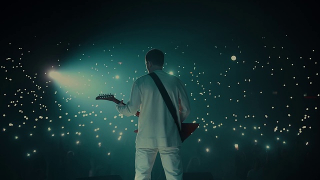 Video Reference: Clothing, World, Entertainment, Flash photography, Microphone, Performing arts, Astronomical object, Space, Artist, Event