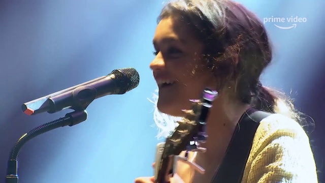 Video Reference: Microphone, Hairstyle, Musician, Musical instrument, Concert, Human body, Public address system, Music artist, Entertainment, Music