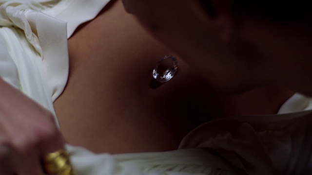 Video Reference: Glasses, Eyebrow, Eyelash, Neck, Dress, Flash photography, Gesture, Waist, Comfort, Sunglasses