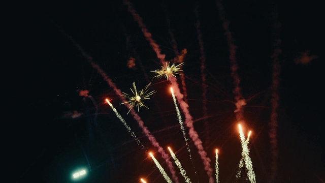 Video Reference: Fireworks, Sky, Midnight, Event, Recreation, Holiday, Space, Darkness, Heat, New year