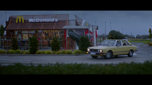 Video Reference: Automotive parking light, Wheel, Tire, Vehicle, Car, Land vehicle, Plant, Building, Motor vehicle, Automotive lighting