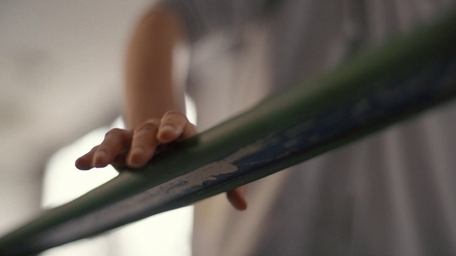 Video Reference: Sleeve, Gesture, Finger, Elbow, Wrist, Wood, Nail, Thumb, Event, Human leg