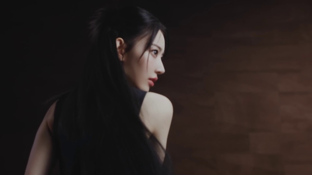 Video Reference: Lip, Chin, Eyebrow, Shoulder, Eyelash, Neck, Flash photography, Ear, Gesture, Lipstick