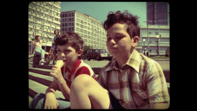 Video Reference: Flash photography, Eyewear, Gesture, Building, Window, Cool, Tints and shades, Happy, Fun, Snapshot