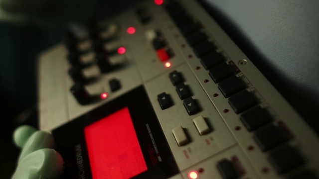 Video Reference: Musical instrument, Musical instrument accessory, Electronic musical instrument, Audio equipment, Electronic instrument, Technology, Drum machine, Carmine